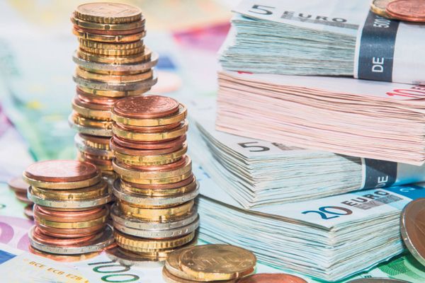  Guvernul a împrumutat, într-o singură zi, 715,5 milioane de lei de la bănci