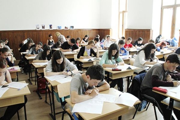 Simularea Evaluării şi Bacalaureatului. Viitorii absolvenţi de gimnaziu şi liceu dau un prim test în februarie