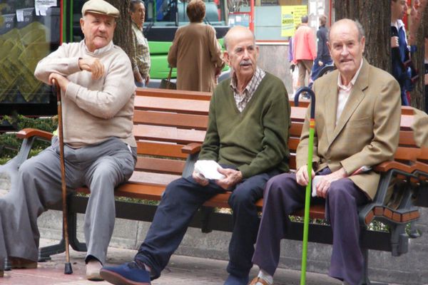 Vești proaste pentru o categorie de pensionari: vor primi pensiile mai târziu