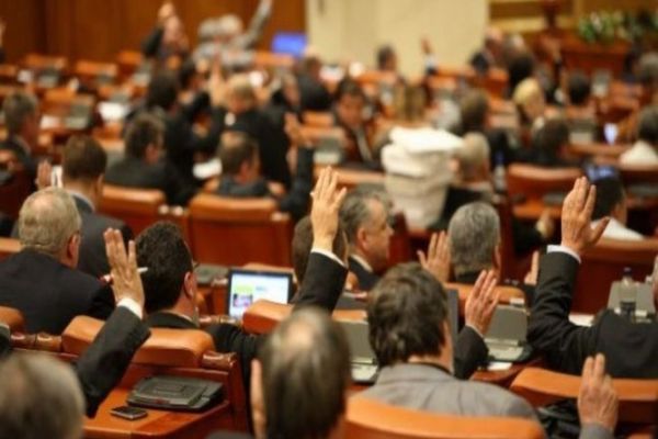 Eliminarea pensiilor speciale, la vot în Camera Deputaților