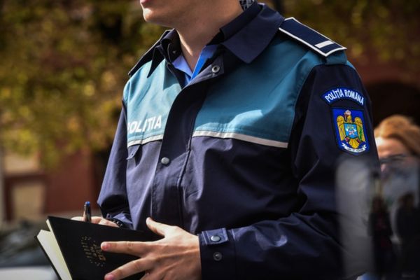 Aproape 8000 de ordine de protecţie provizorii, emise de poliţişti anul trecut