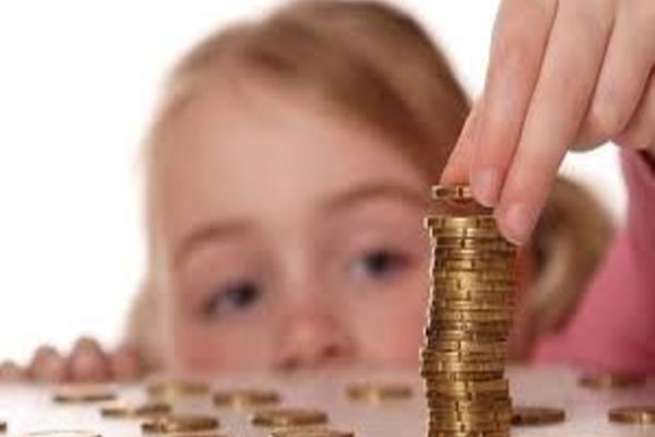 Preşedintele României a semnat decretul pentru dublarea alocaţiilor copiilor