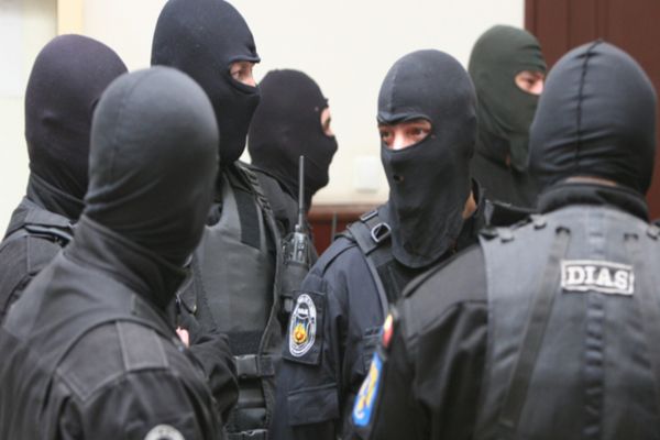 Polițiștii de investigare a criminalității economice efectuează 102 percheziții domiciliare, în 25 de județe și în București
