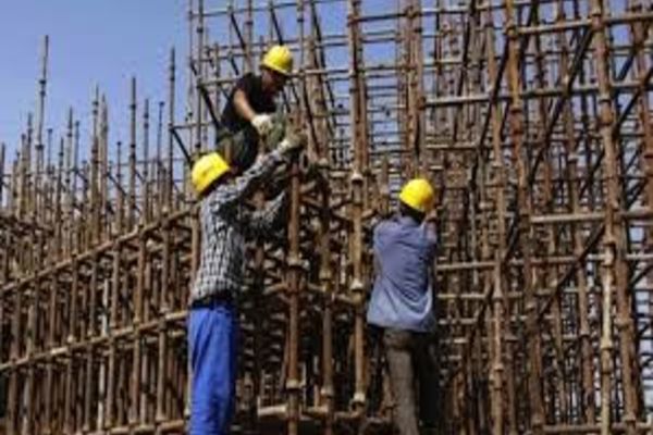 Marea Britanie închide ușa instalatorilor polonezi și constructorilor români