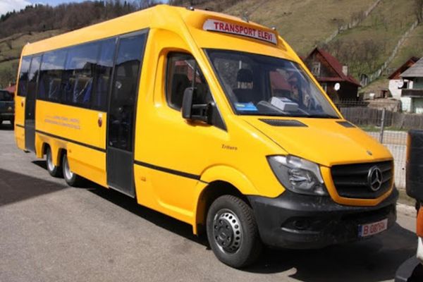 Ministerul educației spune că OUG privind transportul elevilor a fost publicată în Monitorul Oficial cu o eroare