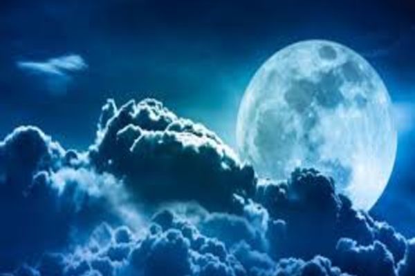 Fenomen spectaculos pe cer: prima SUPER LUNĂ din 2020