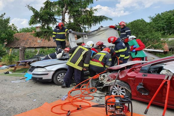 Una dintre persoanele rănite în accidentul petrecut, astăzi, în Zalău, a decedat