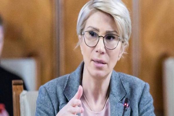 Raluca Turcan - Ce se întâmplă cu școala din toamnă: "Predarea online trebuie să devină o obișnuință"