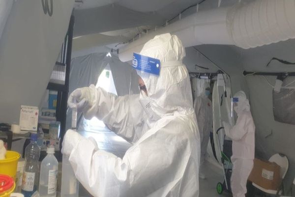 DUBLU RECORD al epidemiei de CoVid-19, în România: 1.454 de cazuri noi și 53 de decese