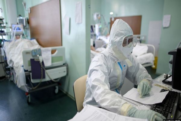 Record de infectări cu SARS CoV-2 în România: 1.504! 38 de români au decedat, iar alți 492 sunt în stare gravă în ATI