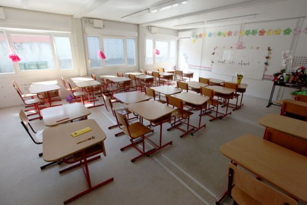 Mai multe unități de învățământ, în scenariul ROȘU! Cursurile se defășoară online