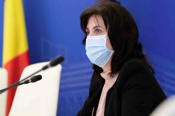 Tezele școlare, eliminate în acest an școlar. Acestea vor fi înlocuite cu evaluări sumative