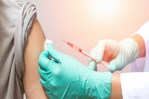 Lista bolilor cronice pentru care persoanele pot solicita vaccinarea anti-CoVid-19 în etapa a 2-a