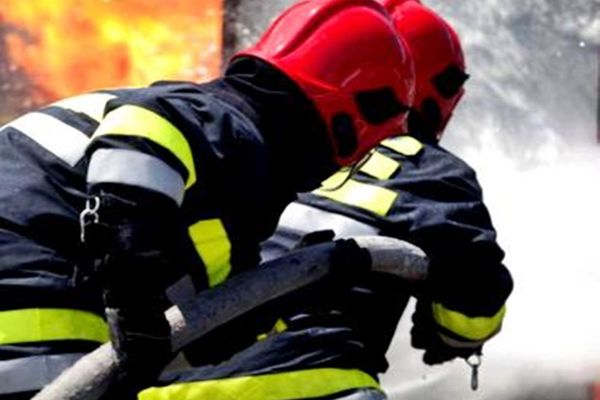 Casă din Sălaj, afectată de un incendiu mistuitor