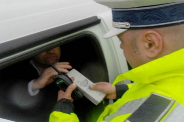 Un sălăjean și un clujean, prinși criță la volan! Unul avea permisul suspendat și a fost reținut pentru 24 de ore