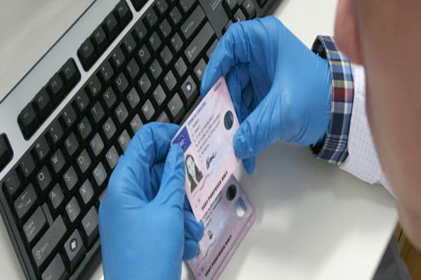 Depistat cu permis de conducere fals