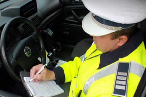 Peste 50 de amenzi, aplicate într-o singură zi de polițiștii din Crasna