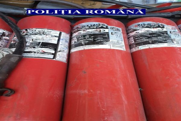 Doi bărbați au fost reținuți de anchetatorii mureșeni, în urma celor peste 200 de percheziții efectuate în Capitală și 28 de județe