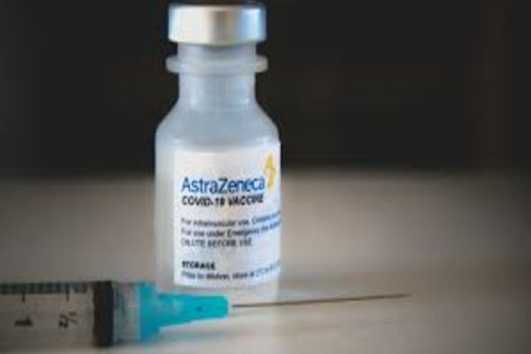 Anunţ oficial despre „riscul de trombocitopenie şi de tulburări de coagulare“ la vaccinul AstraZeneca