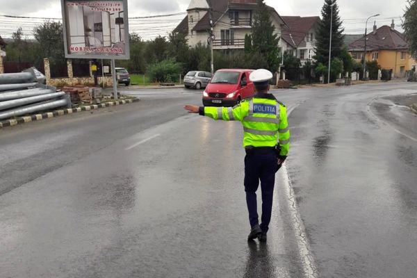 Zeci de amenzi, aplicate de polițiștii sălăjeni, pentru nepurtarea măștii de protecție