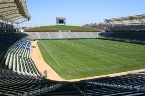 MTS a anunțat oficial că suporterii pot intra pe stadioane