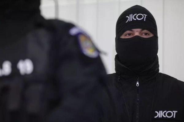 Șapte traficanți de droguri, arestați preventiv, în Sălaj! Ce au găsit procurorii DIICOT la percheziții