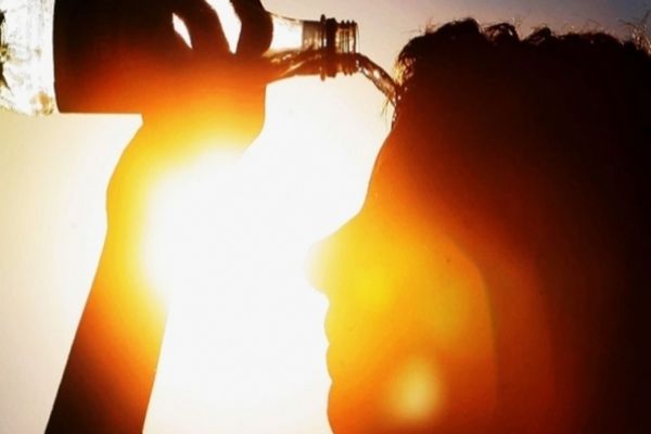 Ministerul Sănătății cere DSP-urilor să ia toate MĂSURILE necesare pentru reducerea riscurilor medicale cauzate de caniculă