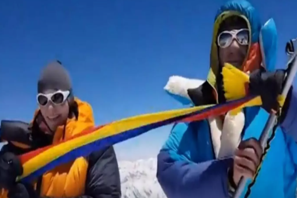 Doi alpiniști români au atins o performanță greu de egalat: două vârfuri de 8.000 de metri, escaladate în același sezon