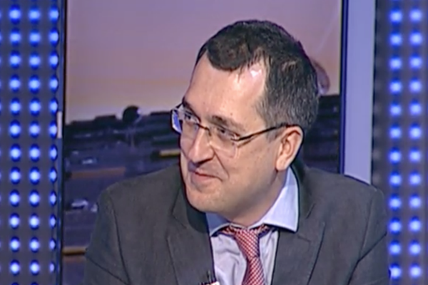 Vlad Voiculescu: „Suntem în plin val 4, dar ni se recoamndă să jucăm golf”