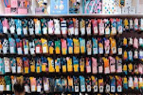 Firme de renume, acuzate că au folosit materiale TOXICE la fabricarea șosetelor pentru BEBELUȘI