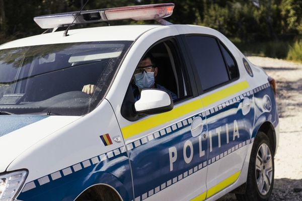 Doi tineri sălăjeni, fără permise de conducere, prinși conducând vehicule