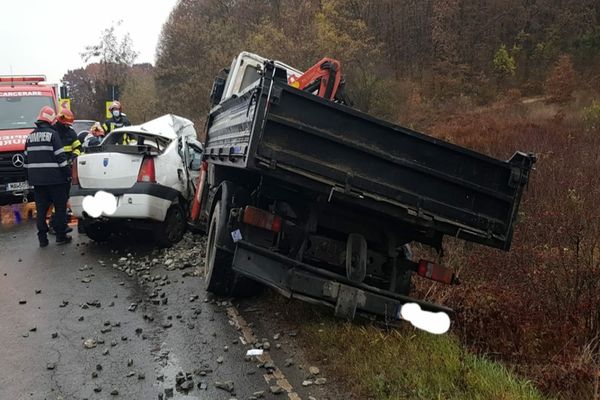 Accident cumplit în Mirșid! Doi soți din comuna Rus au murit, iar fetița lor a ajuns la spital