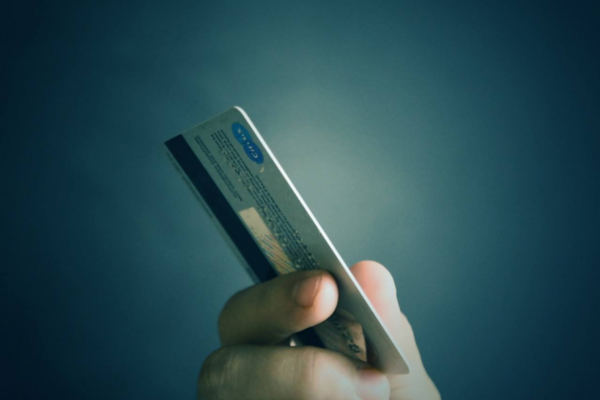 Peste 120 de sălăjeni, fraudați prin intermediul platformelor de comerț electronic