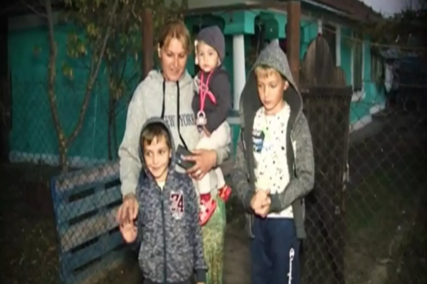 Familie din Videle, la limita supraviețuirii - trăiesc în frig și foamete. Mâncarea, un lux - VIDEO