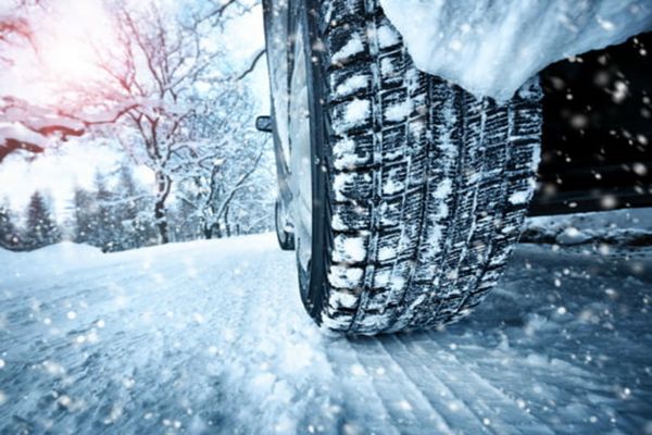 Ce amendă primești dacă te prinde poliția fără cauciucuri de iarnă