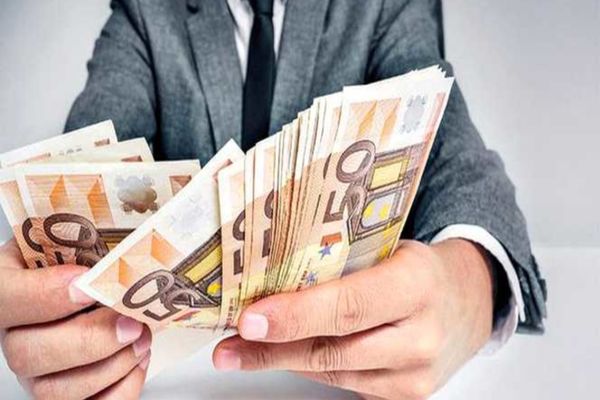 Banca Națională ia azi decizia care poate influența RATELE a milioane de români