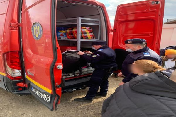 Imagini cu refugiații din Ucraina care au ajuns în România. Jandarmeria Română: „Solidaritatea nu are granițe!” 