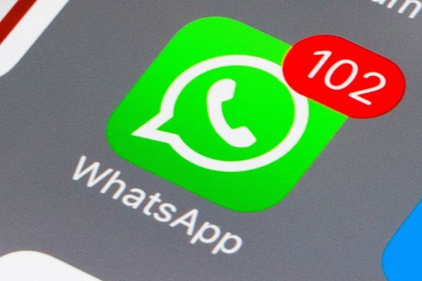 O nouă înșelătorie pe WhatsApp: românii, victime pe bandă rulantă
