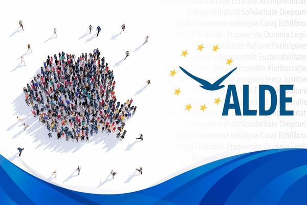 Președinții PNL și ALDE, Florin Cîțu, respectiv Daniel Olteanu, au semnat protocolul de fuziune dintre cele două partide