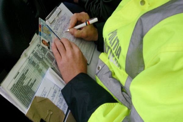 Aproape 480 de permise au fost reținute de polițiștii sălăjeni, în primele 3 luni ale acestui an! Amenzile sunt de peste 4.200 lei