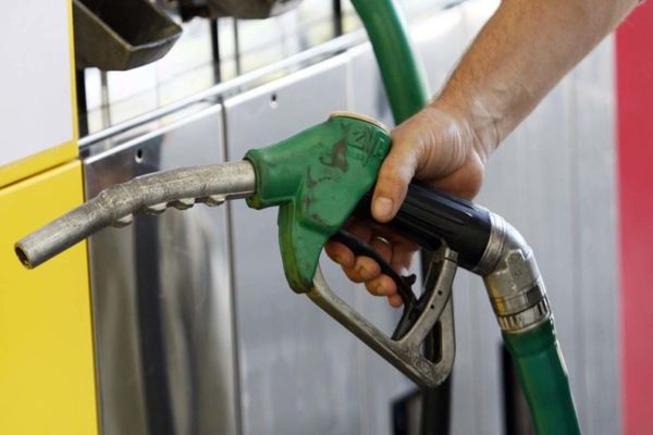 Subvenţii de 50 bani pe litrul de combustibil pentru transportatorii şi distribuitorii din România - Anunțul Ministerului de Finanțe