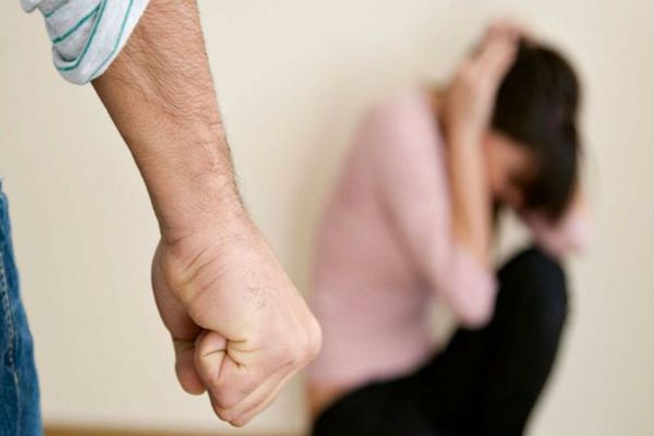 Și-a bătut concubina și s-a ales cu dosar penal și ordin de protecție