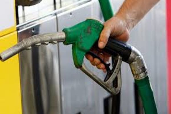 Benzinării blocate în peste 30 de județe, ca urmare a exploziei prețului la carburanți