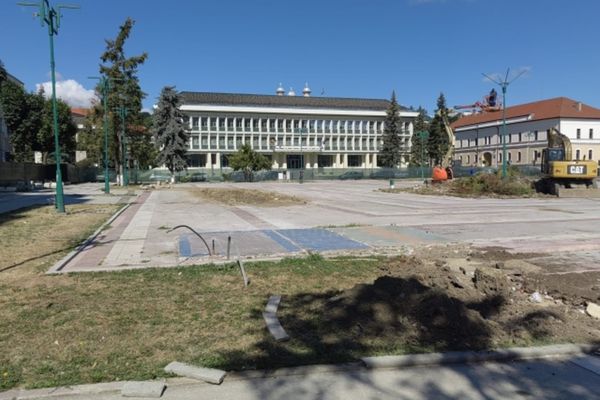 Au început lucrările de modernizare la platoul de marmură din centrul municipiului Zalău