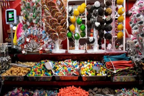 Bomba alimentară de sub brad. Cât de periculoase sunt BOMBOANELE de Crăciun