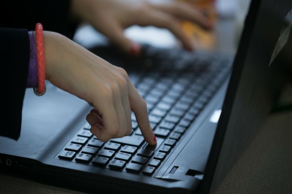 ATENȚIE la FALSE E-MAILURI de la divesre “INSTITUȚII”