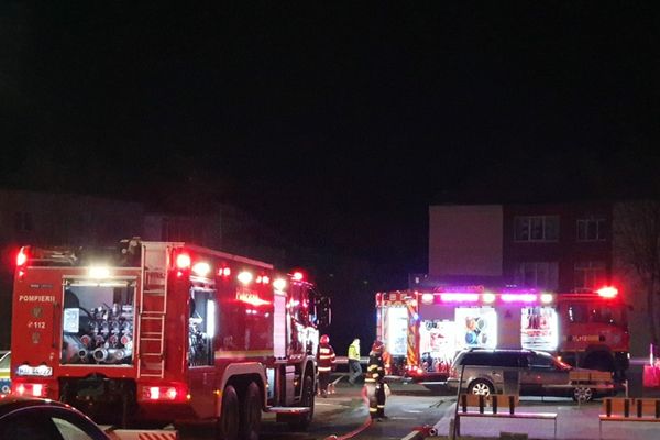 Incendiu la Spitalul Judeţean de Urgenţă Zalău: 13 persoane s-au evacuat (FOTO)