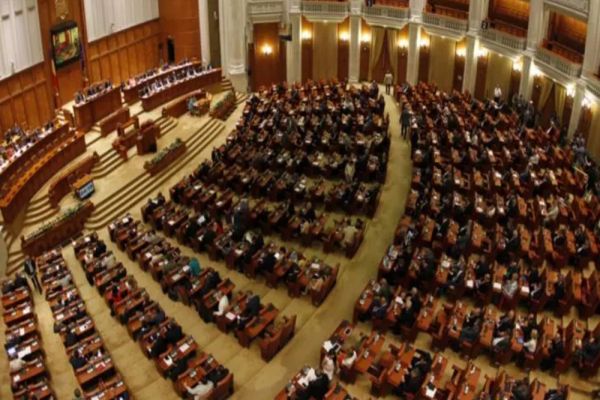 Incident șocant în Parlament: doi deputați s-au BĂTUT!