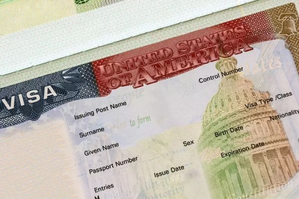 Bobby Păunescu: Congresul american încearcă să schimbe sistemul de vize Visa Waiver doar pentru România, ceea ce este de aplaudat