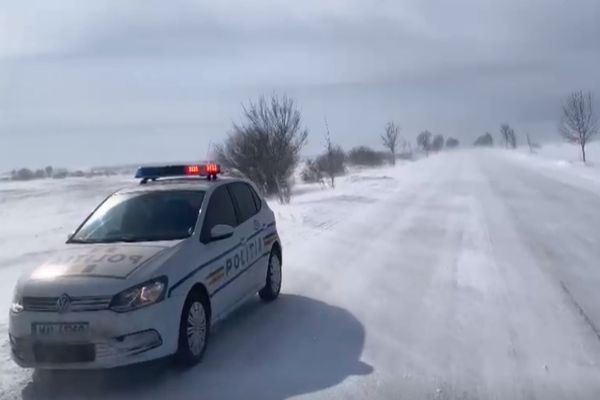 INFOTRAFIC - Se circulă în condiții dificile pe mai multe drumuri din 7 județe